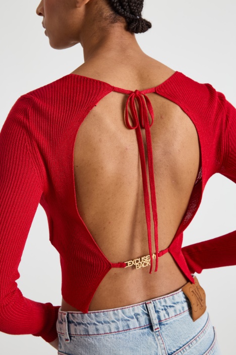 Camisa con espalda descubierta