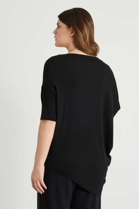 Maglia asimmetrica in lana