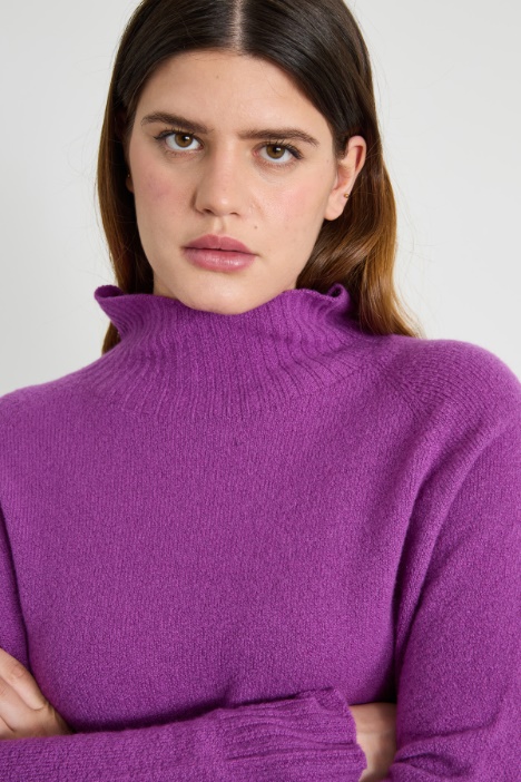 Maglia con collo a cratere