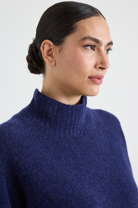 Maglia con collo a cratere