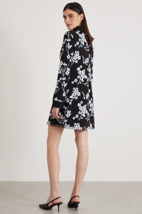 Abito in tulle ricamato