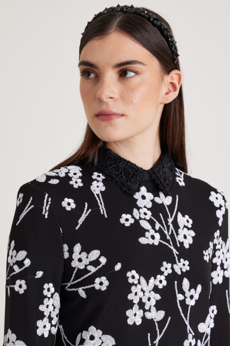 Abito in tulle ricamato