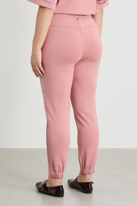 Pantaloni con bande in raso