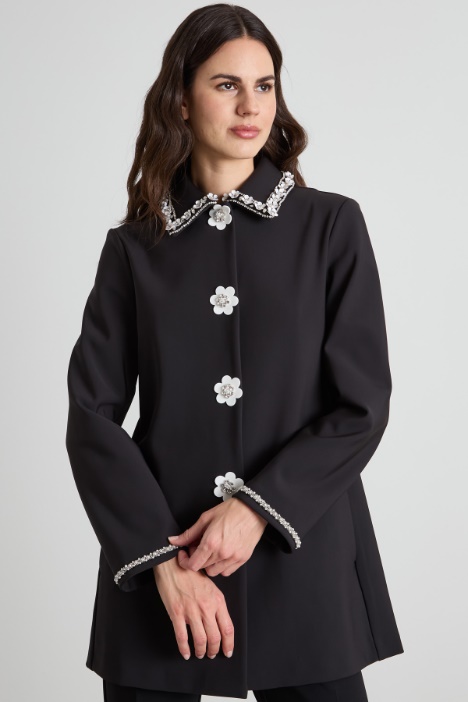 Abrigo de punto con bordado