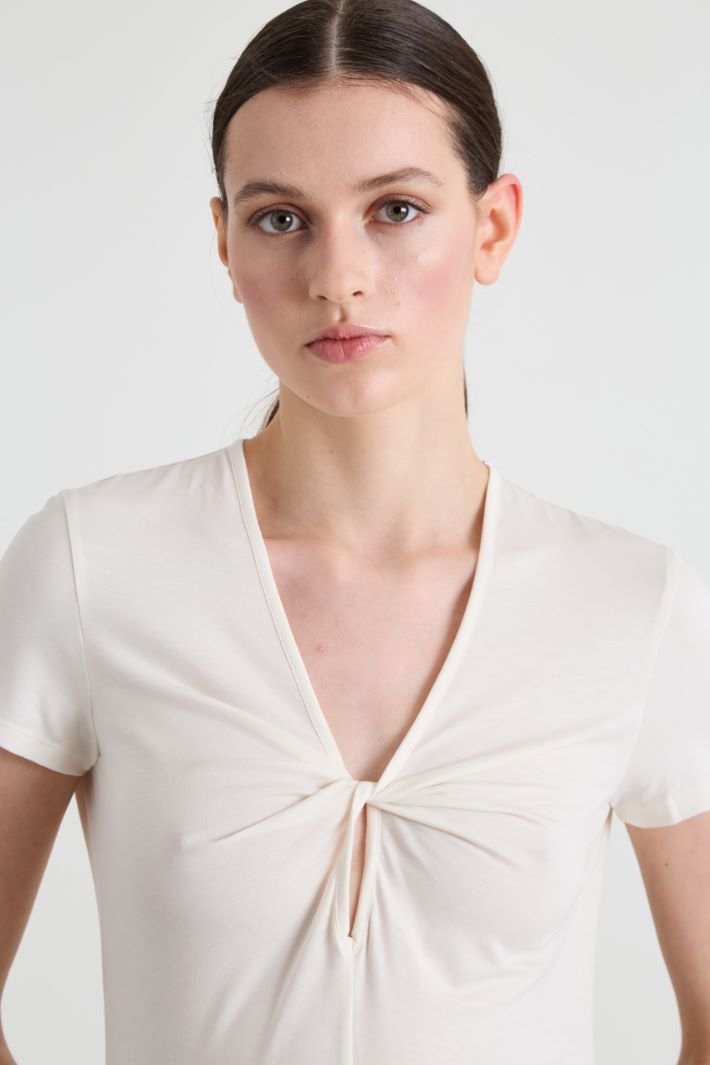 Camiseta con nudo Intrend - 4