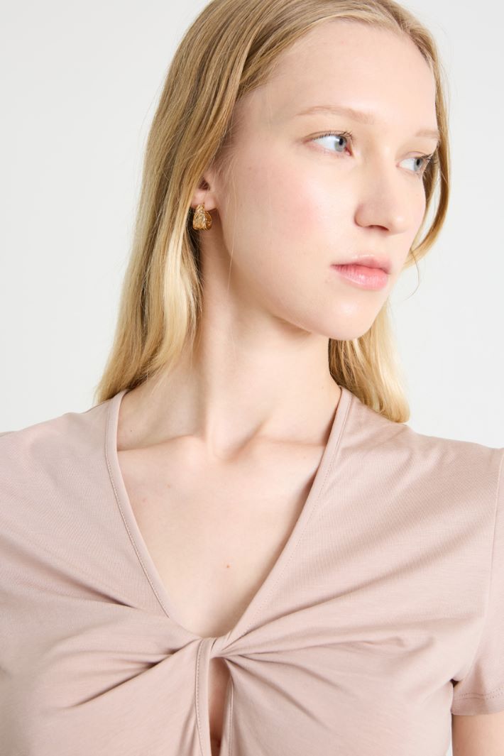 Camiseta con nudo Intrend - 4