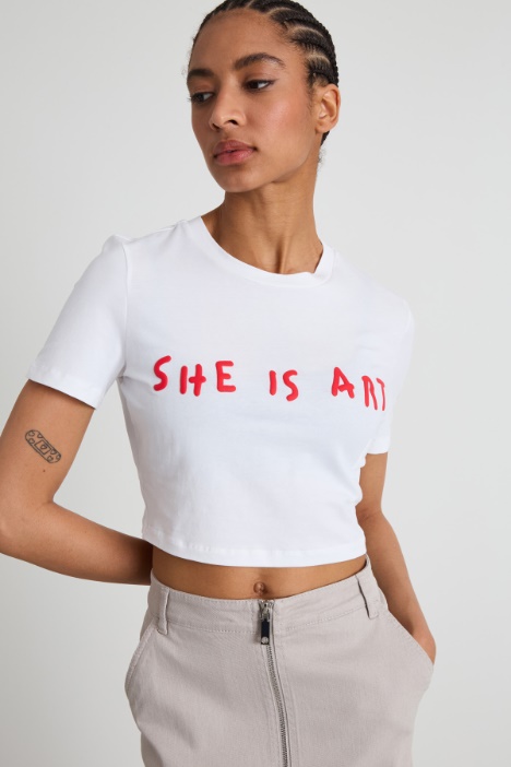 T-shirt cropped con stampa Intrend