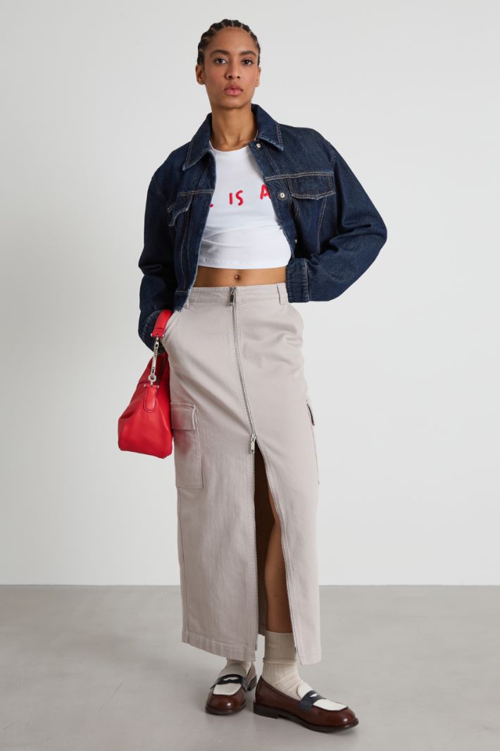 T-shirt cropped con stampa Intrend - 3