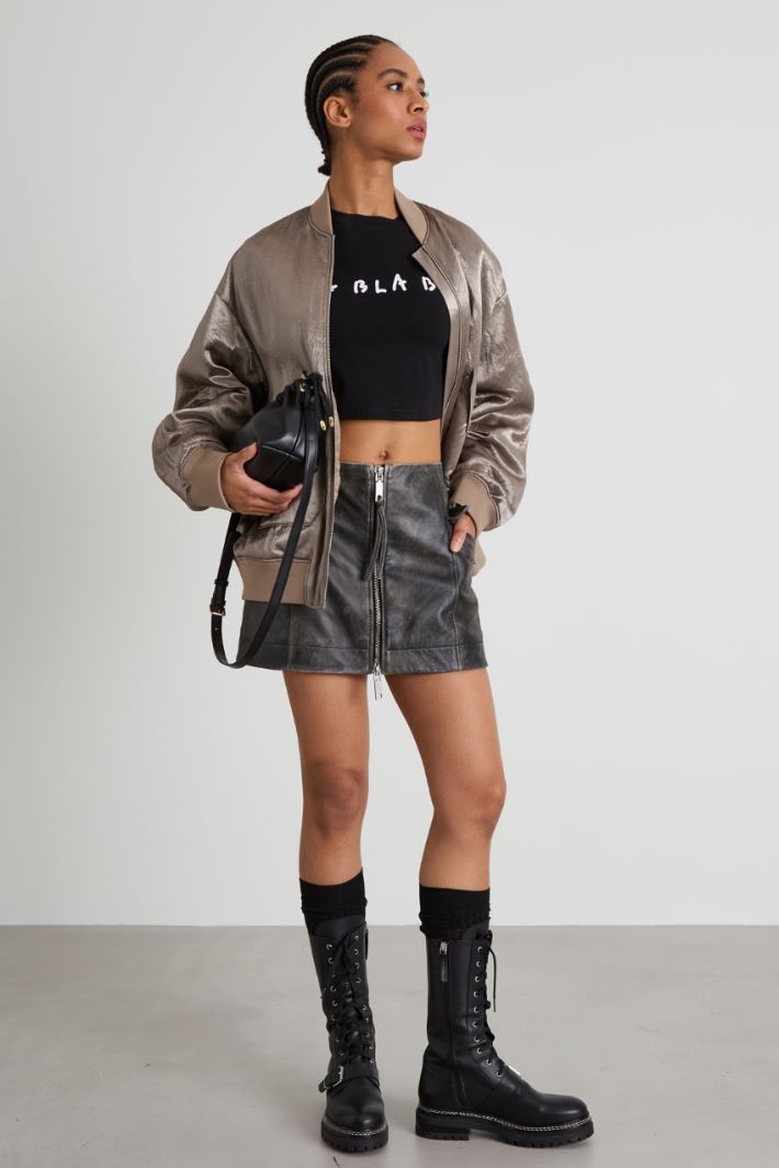 T-shirt cropped con stampa Intrend - 3
