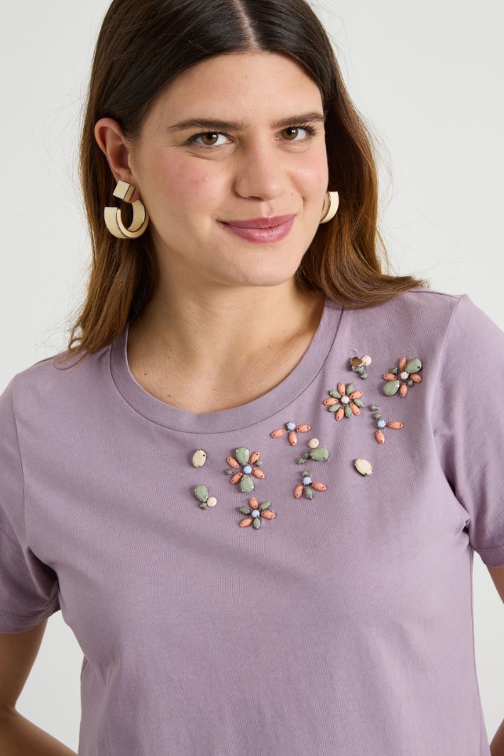 Camiseta con pedrería Intrend - 4