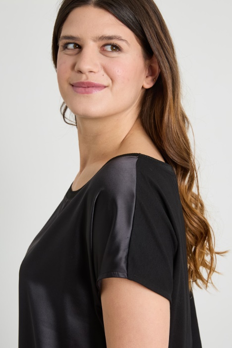 T-shirt in raso e jersey