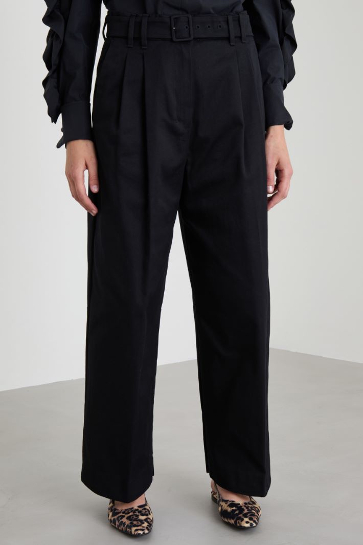 Pantaloni ampi in gabardina Intrend - 4