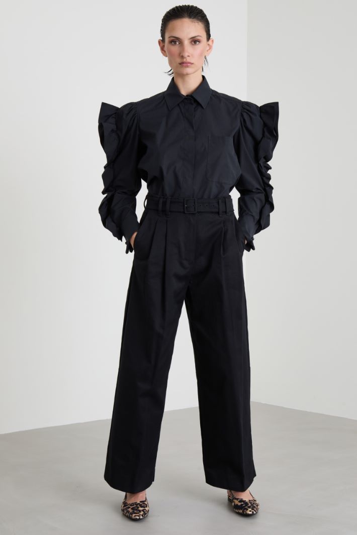 Pantaloni ampi in gabardina Intrend