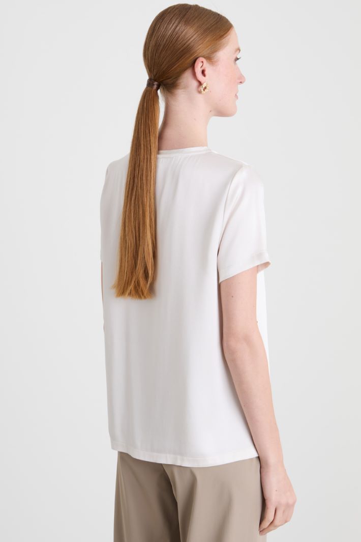 Satin T-shirt Intrend - 2