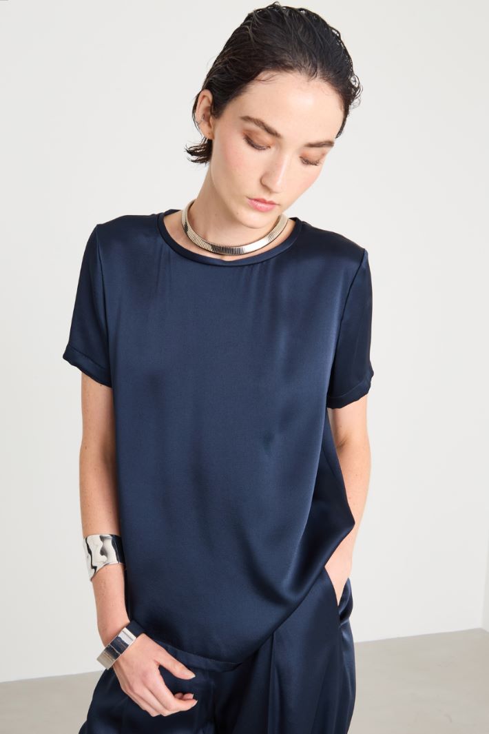 Satin T-shirt Intrend