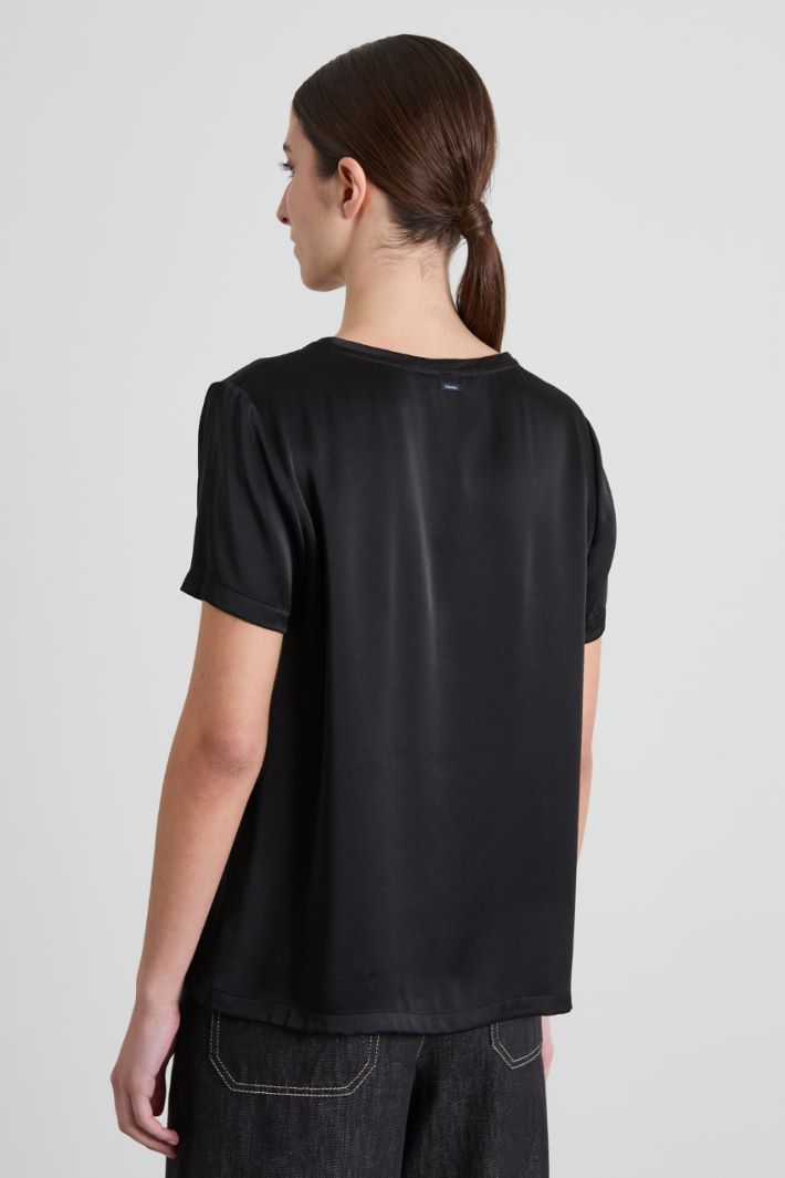 Satin T-shirt Intrend - 2
