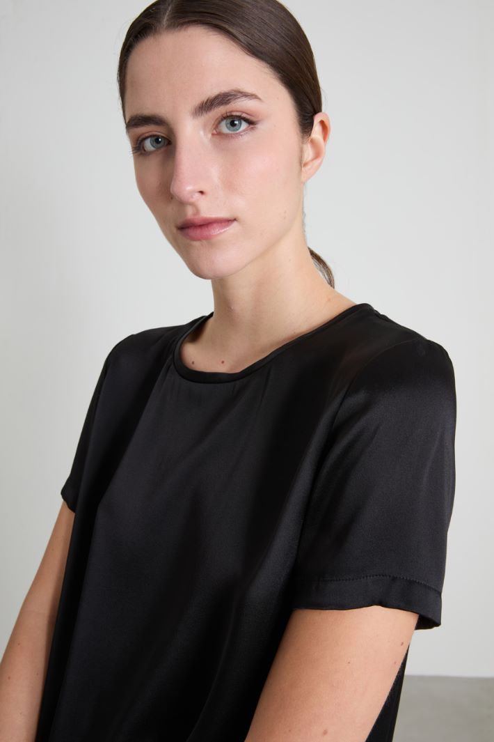 Satin T-shirt Intrend - 4