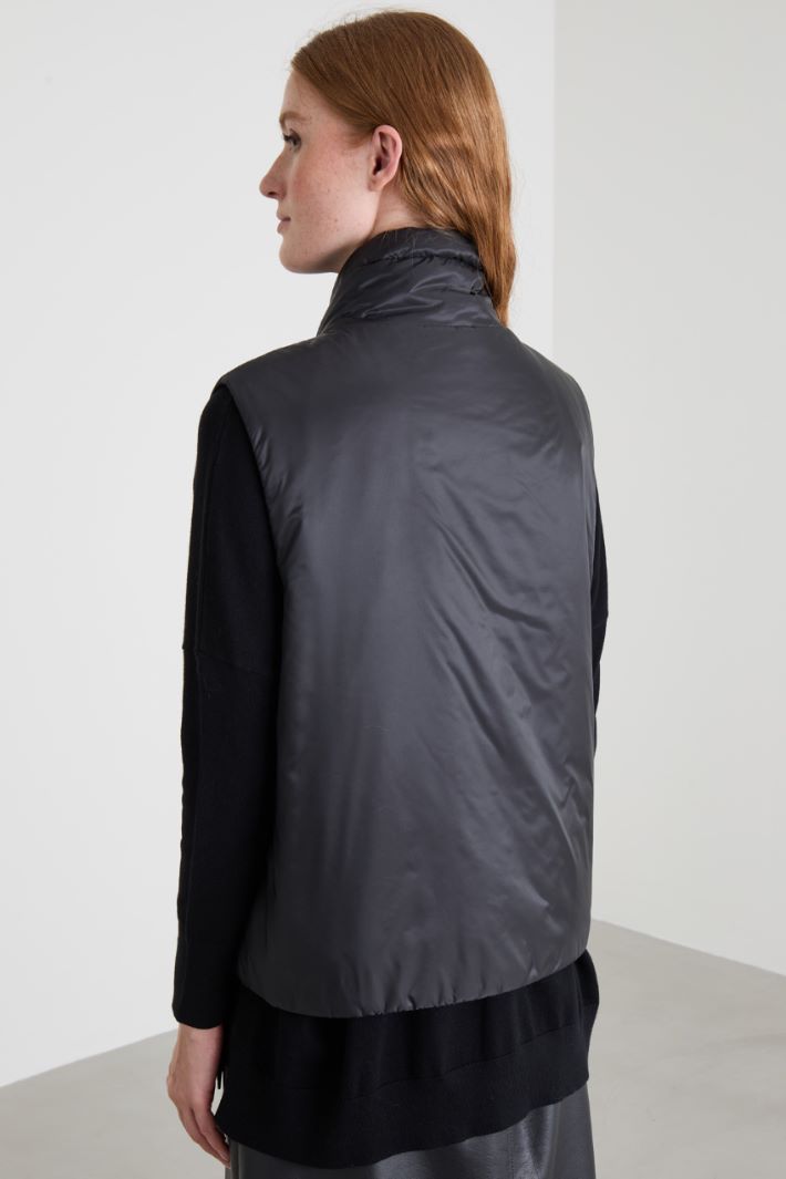 Water-resistant satin vest Intrend - 2