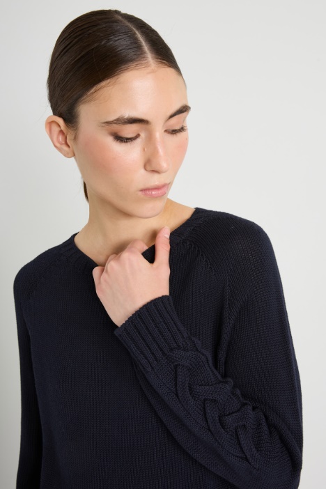 Maglia con motivi a trecce