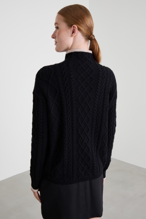 Suéter con perfiles en contraste