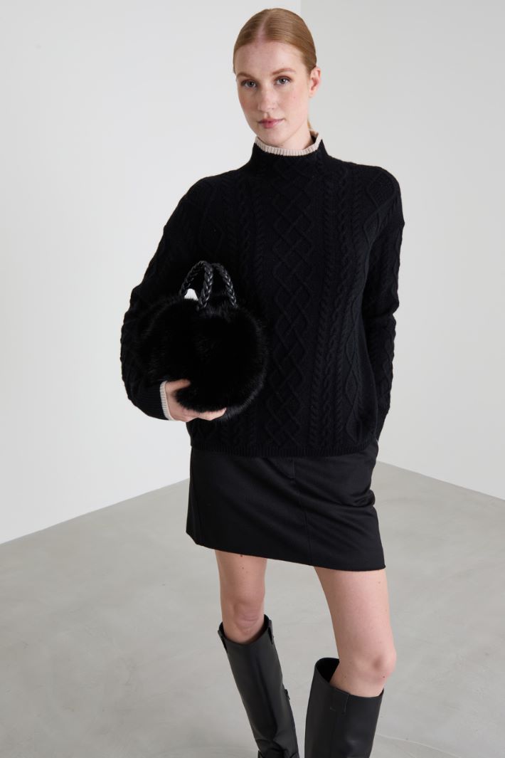 Maglia con profili a contrasto  Intrend