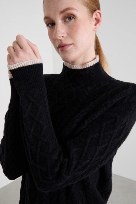 Suéter con perfiles en contraste