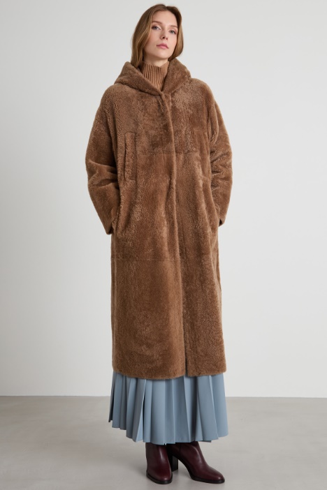 Cappotto in montone di cappuccio