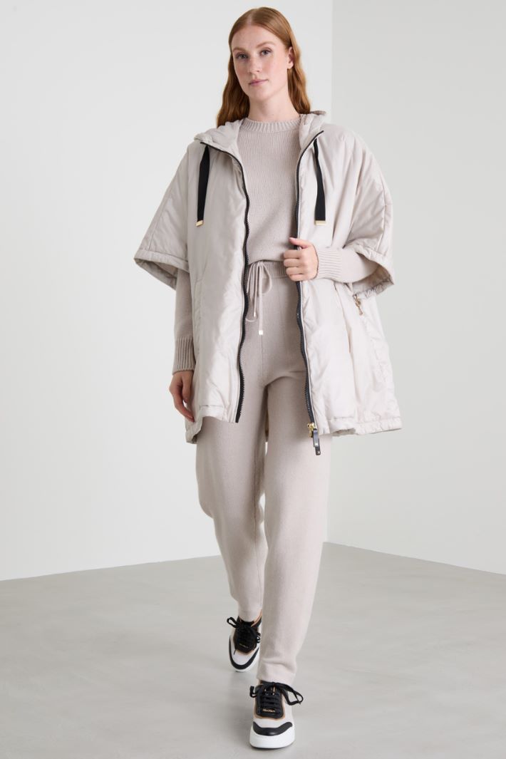 Water-repellent satin cape Intrend