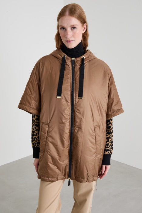 Capa de satén impermeable