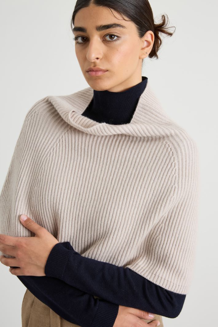 Cappa in lana e cashmere a coste