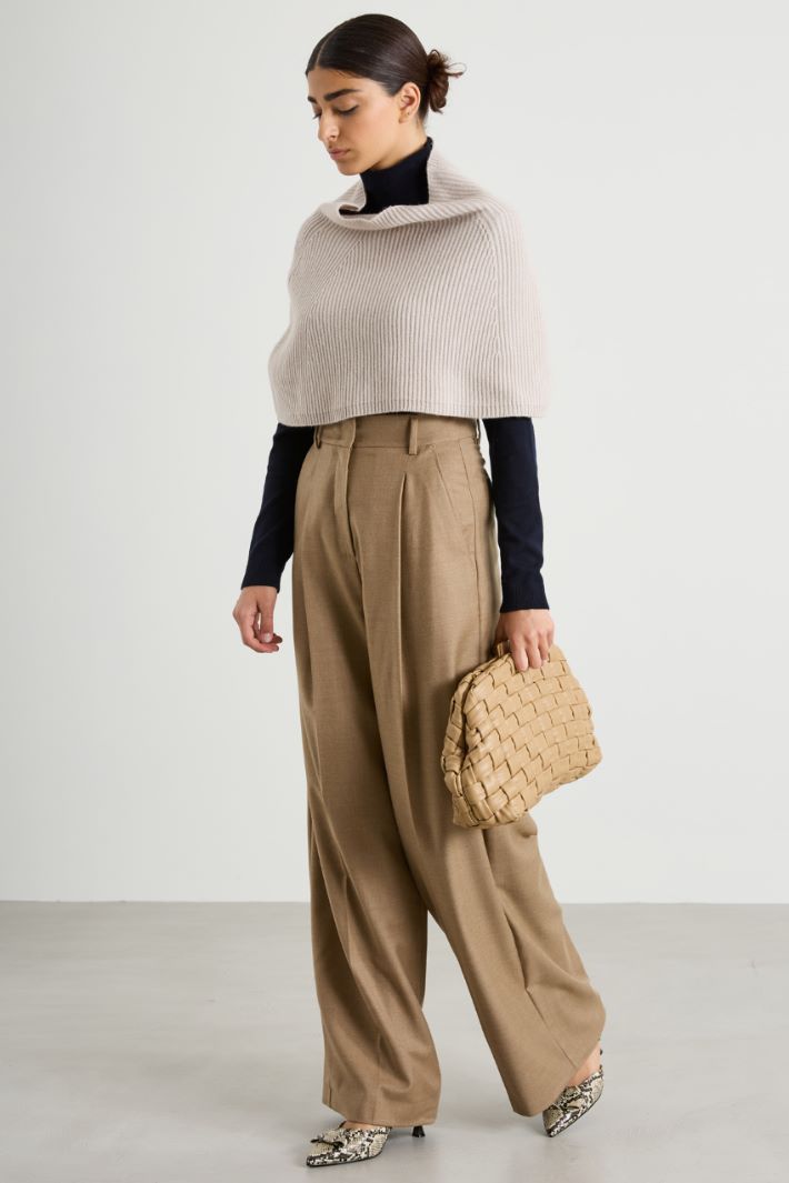 Cappa in lana e cashmere a coste