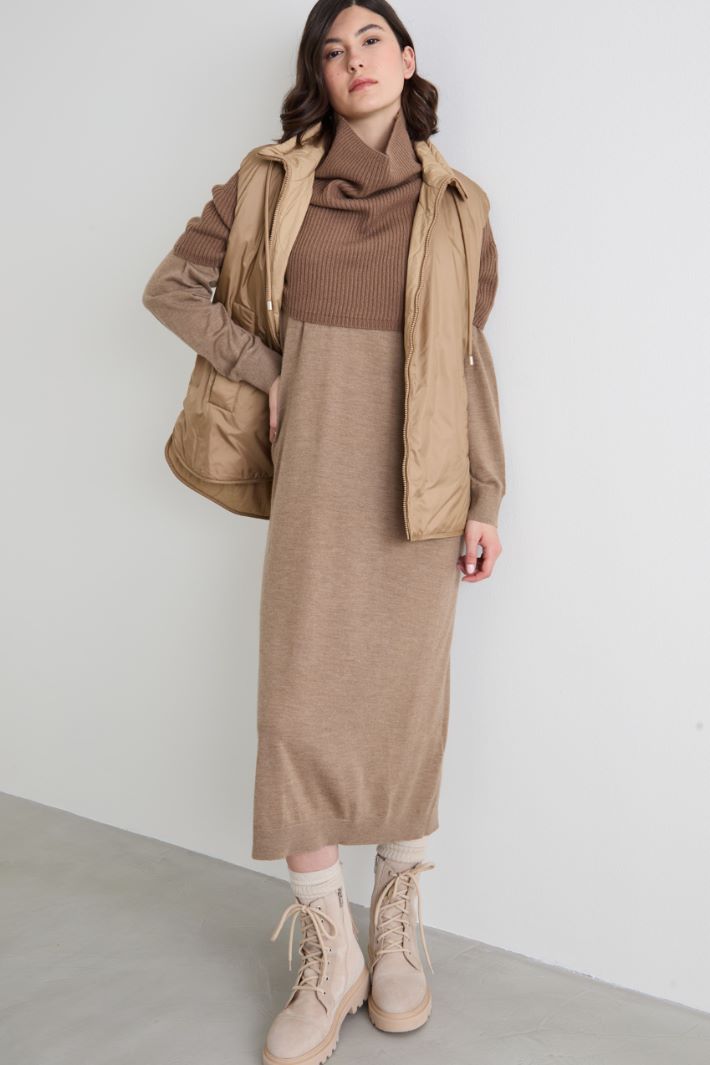 Cappa in lana e cashmere a coste
