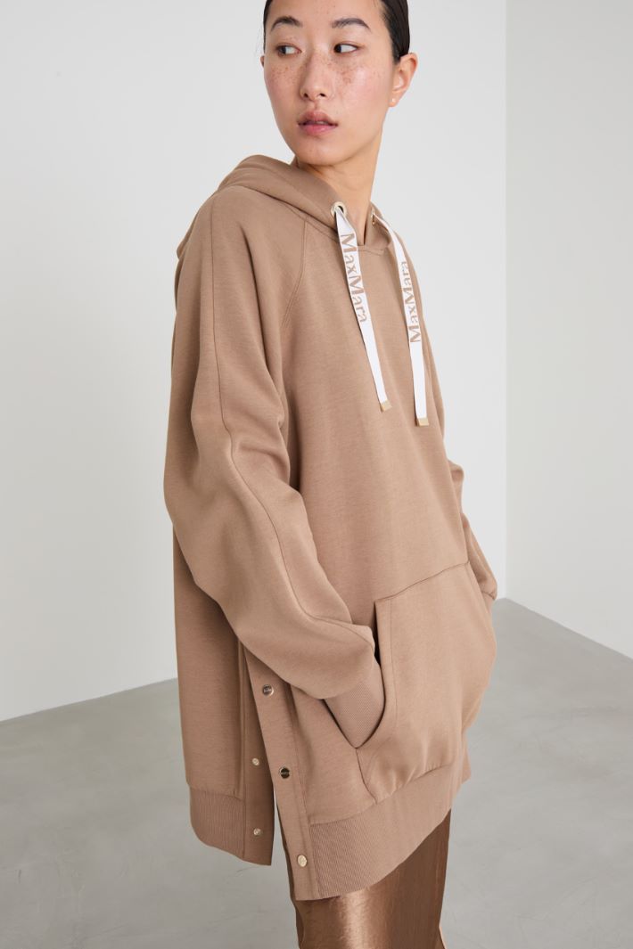Sudadera extragrande con capucha Intrend