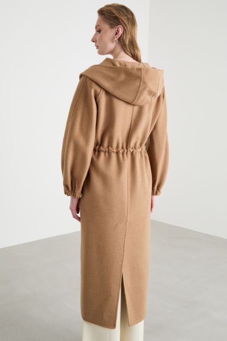 Cappotto ampio con cappuccio