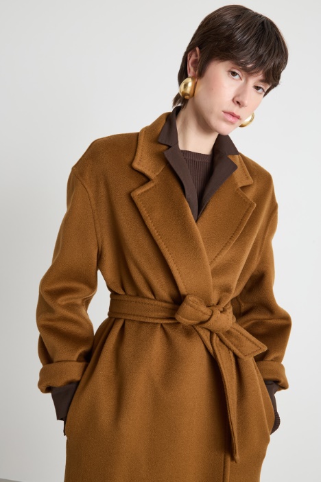 Cappotto midi con cintura