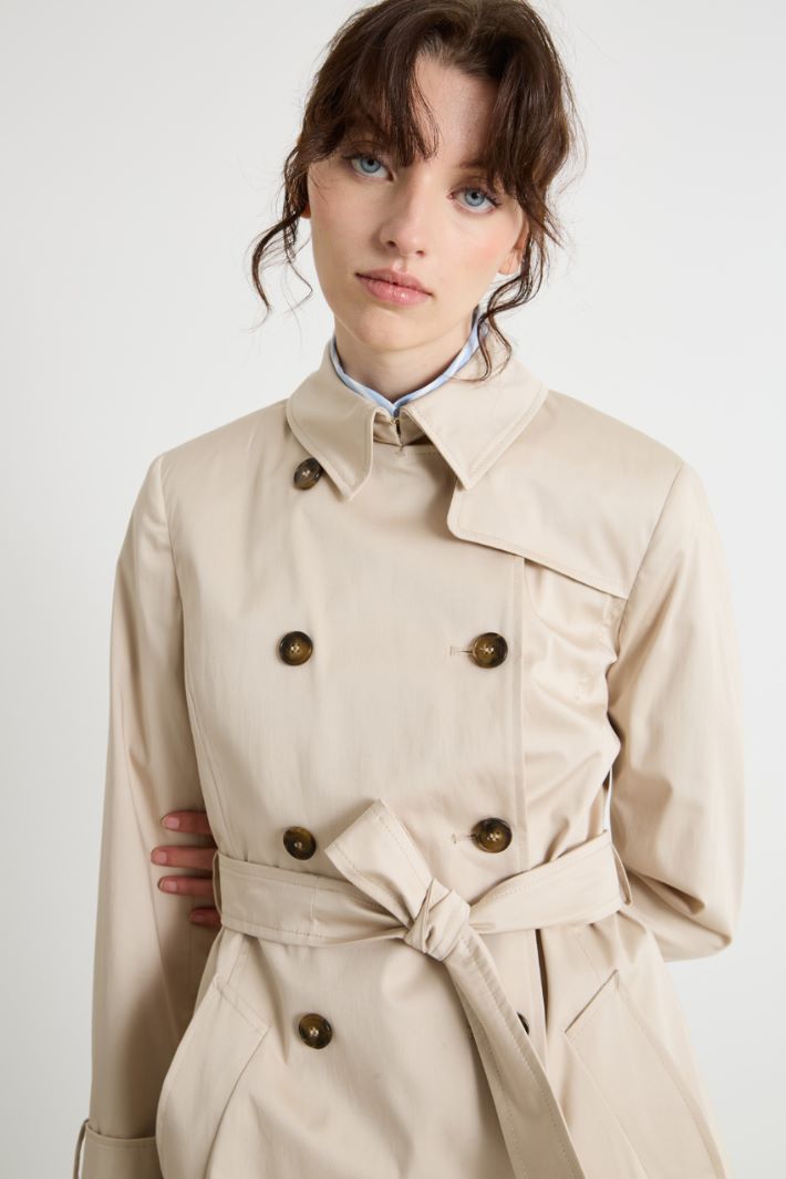 Stretch satin trench coat Intrend - 3