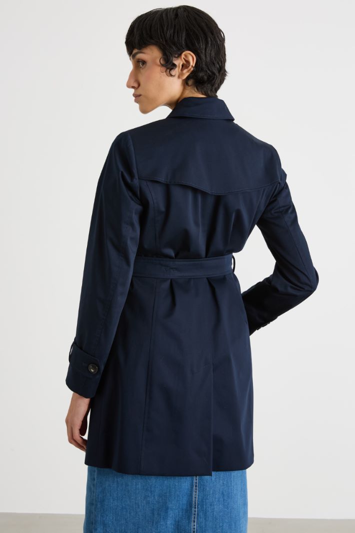 Stretch satin trench coat Intrend - 4
