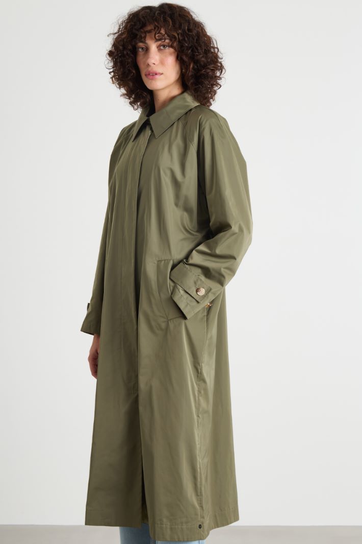 Water-repellent satin trench coat Intrend - 2