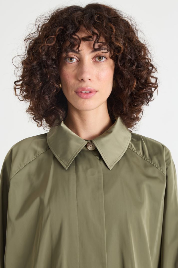 Water-repellent satin trench coat Intrend - 3