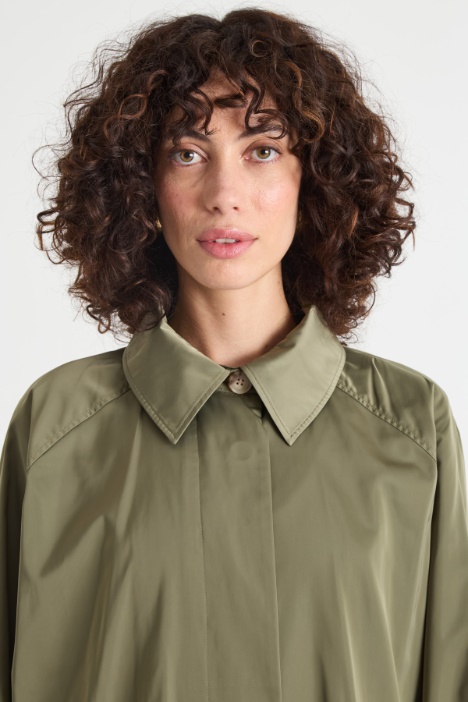 Trench in raso antigoccia