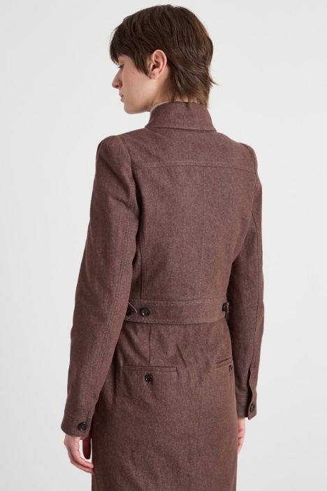 Giacca crop dalla linea boxy