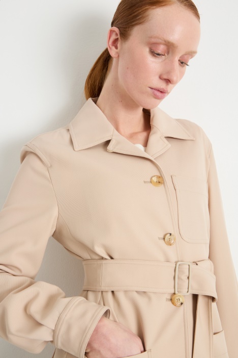 Chaqueta con cinturón