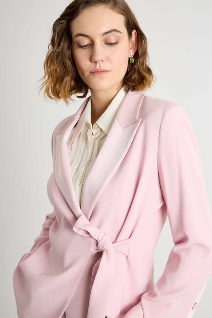 Fitted cady jacket with ribbon tie Intrend - 3