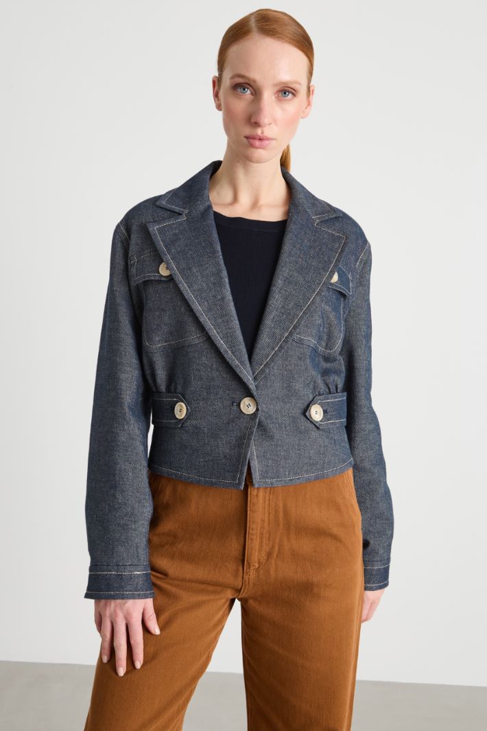 Blazer crop con pespuntes en contraste Intrend - 2