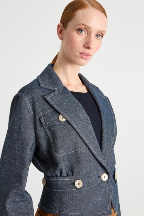 Blazer crop con impunture a contrasto