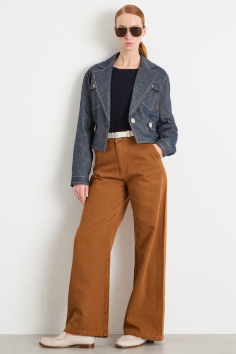 Blazer crop con pespuntes en contraste Intrend