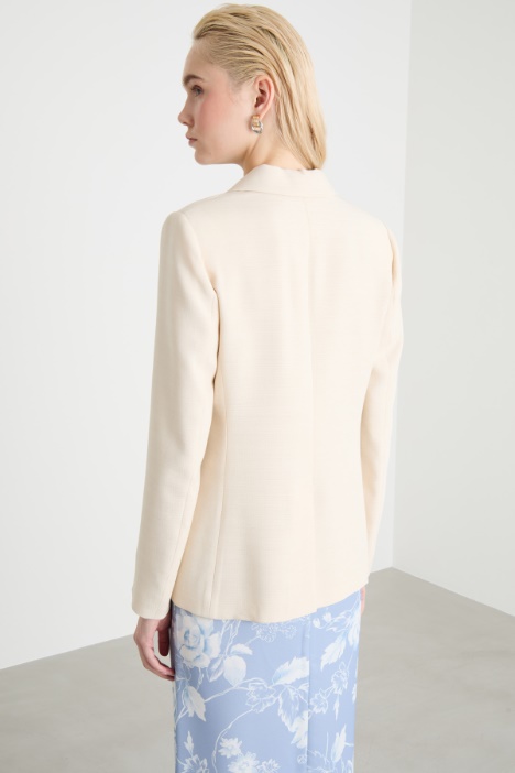 Blazer con abertura trasera