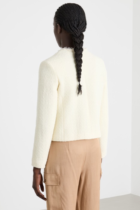 Giacca con profili sfrangiati