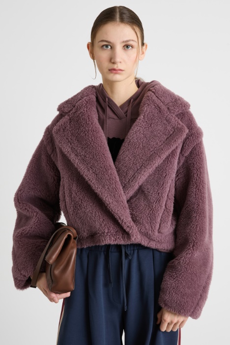 Cappotto corto in tessuto morbido e caldo