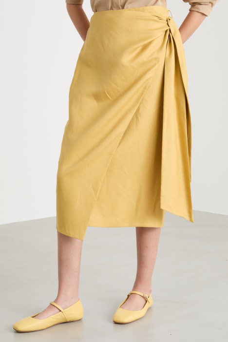 Falda midi de twill con fajín